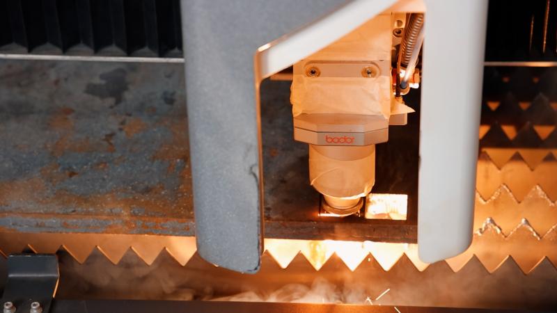 մետաղի լազերային կտրող մեքենա лазерный станок для резки метала metal laser cutting machine