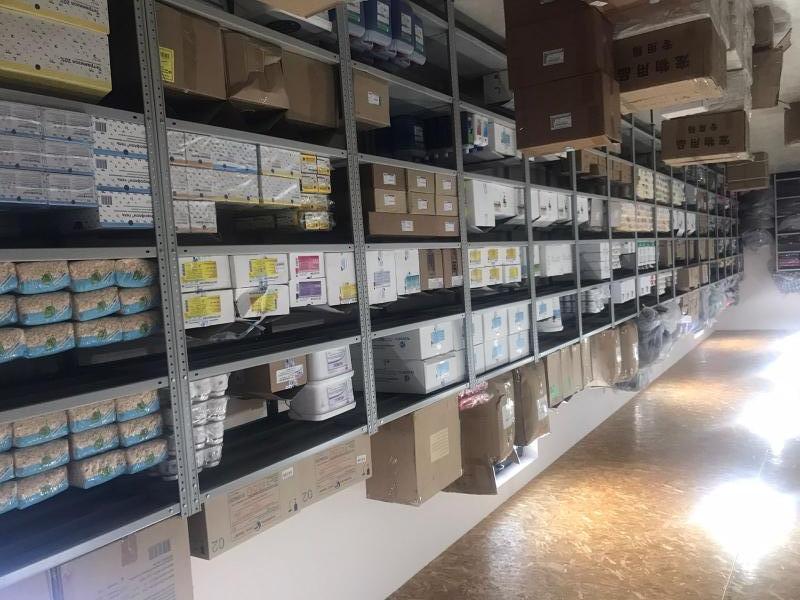 մեր դեղորայքի պահեստի մի մասը наш склад медикаментов our drugs store