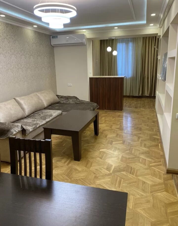 վարձակալությամբ է հանձնվում բնակարան աբովյան փողոցում сдается квартира на улице абовяна an apartment is for rent on abovyan street